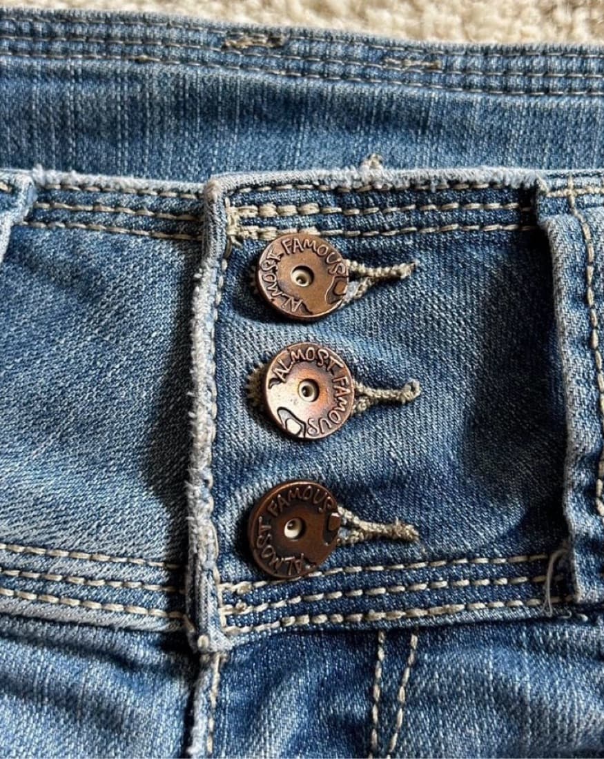 super cute almsot famous denim shorts - Image 4
