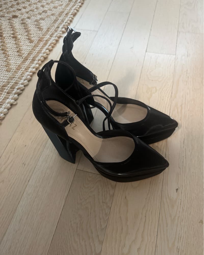 Elegant Black Platform Heels - Image 2