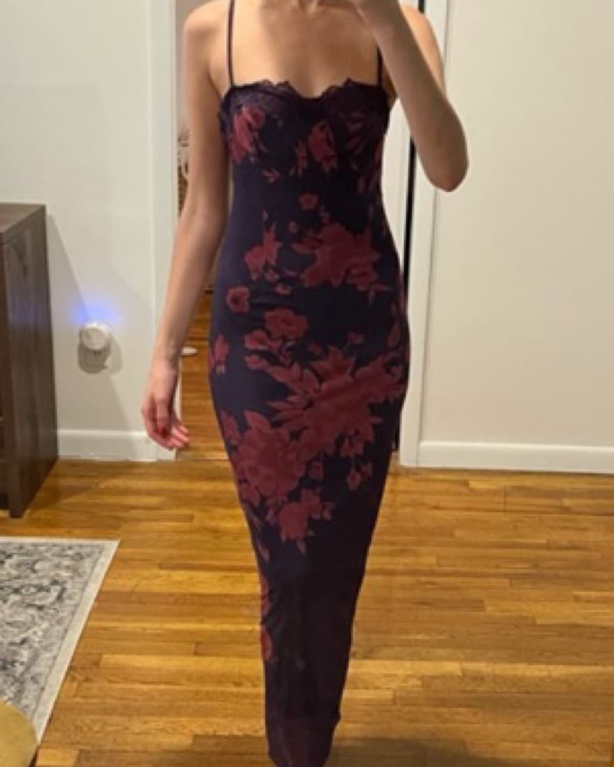Gorgeous Dress! - Image 2