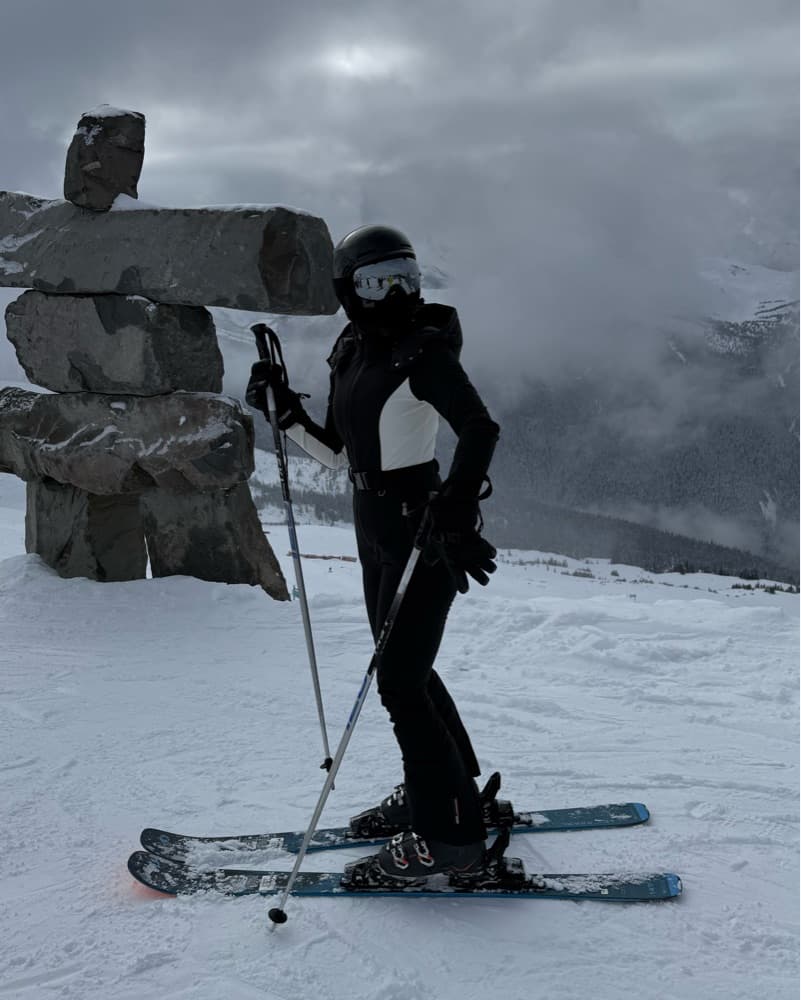 Sleek and Stylish Skii Suit  - Image 1