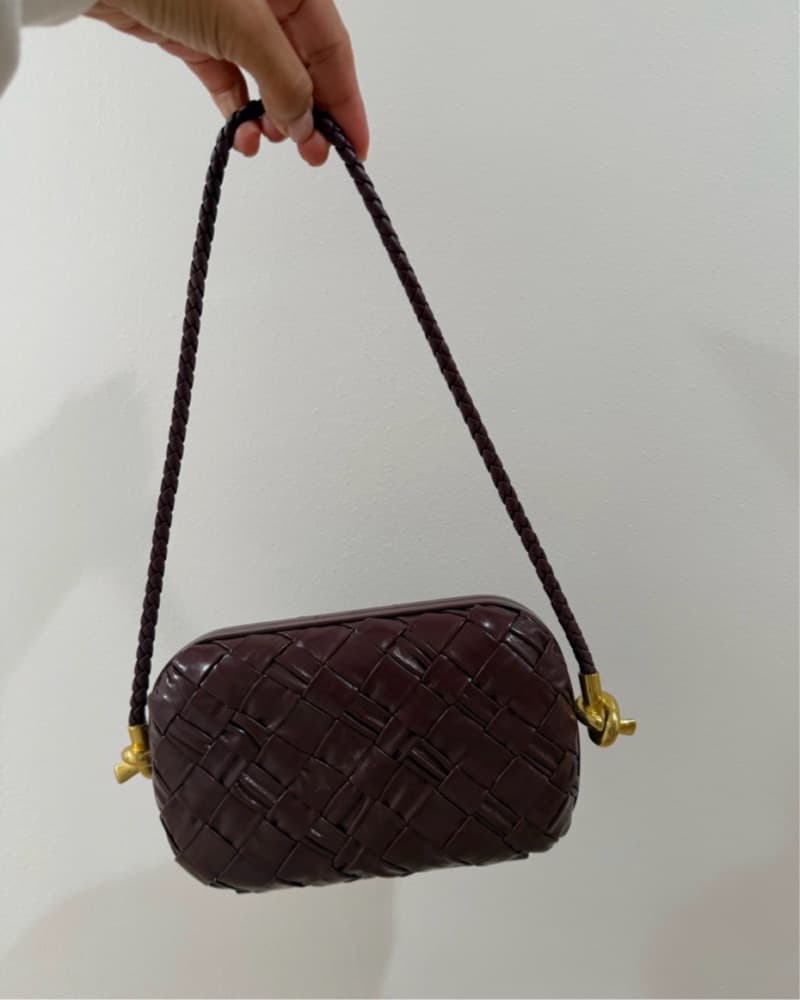Bottega Veneta  Knot leather Clutch  - Image 3