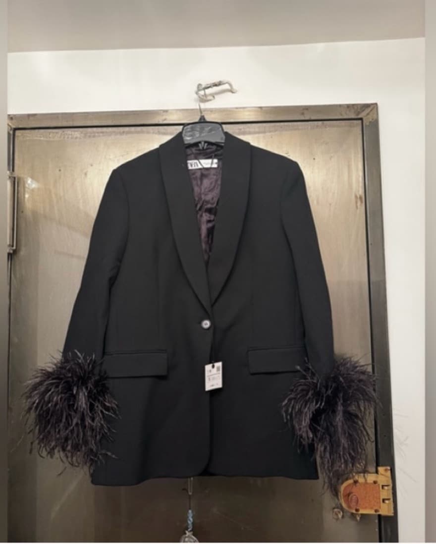 Viral Zara Cuffed Feather Blazer!! - Image 3