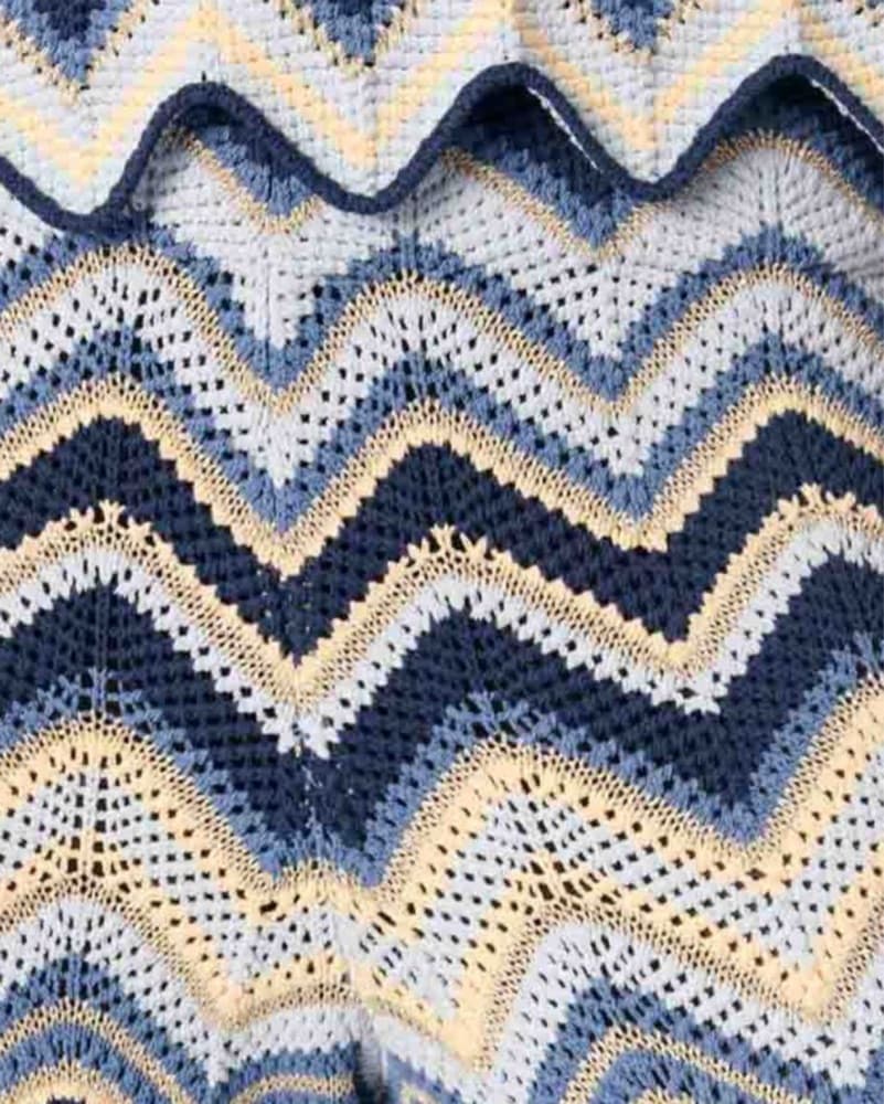 Chic Chevron Patterned Palazzo Pants - Image 4