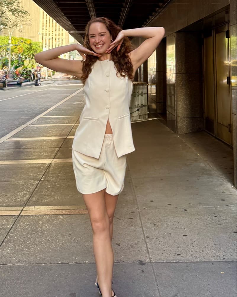 Chic Cream Linen Suit - Image 1
