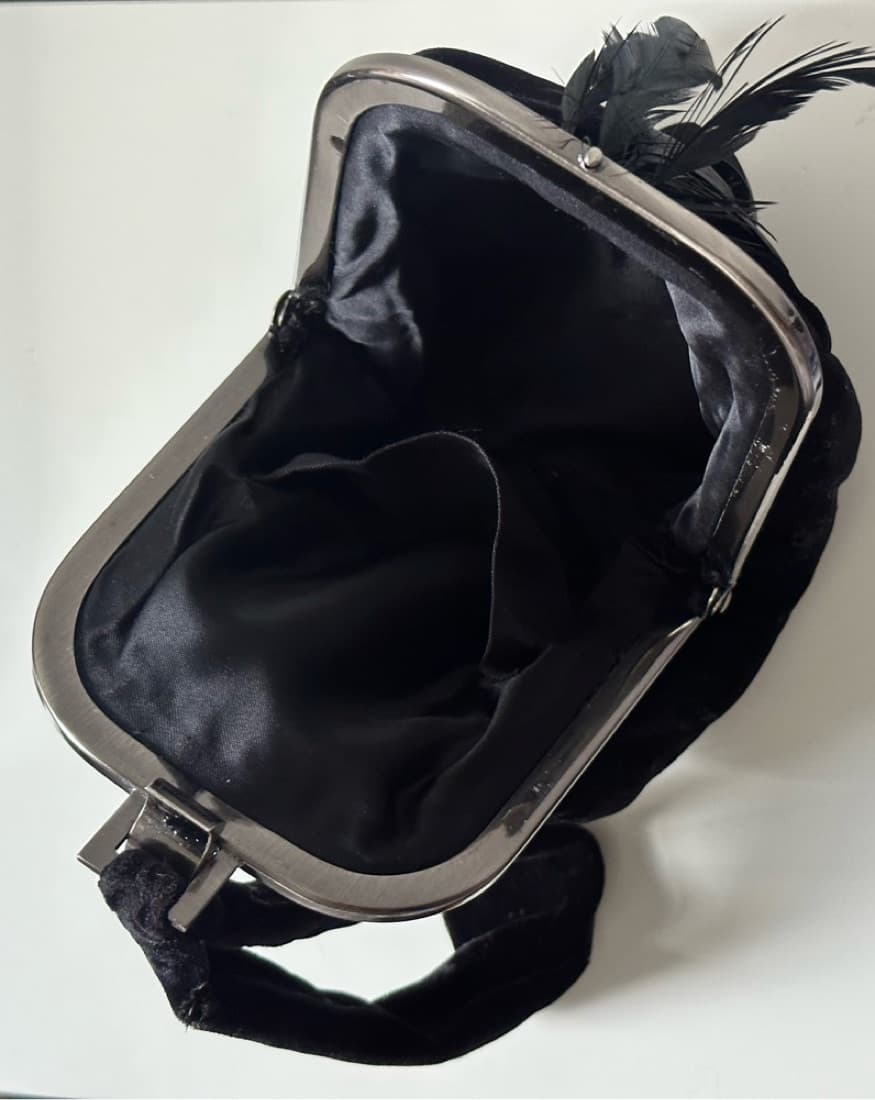 1930’s Velvet Wristlet Evening Bag - Image 3