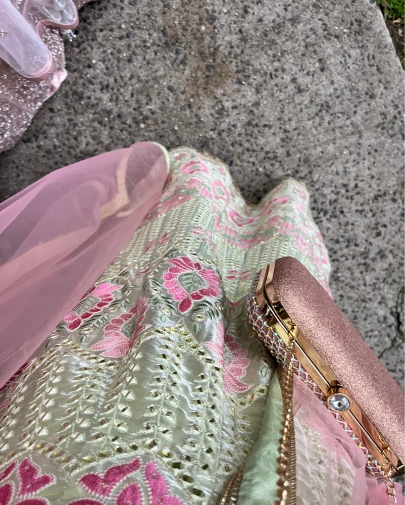 Elegant Floral Embroidered Sari - Image 2