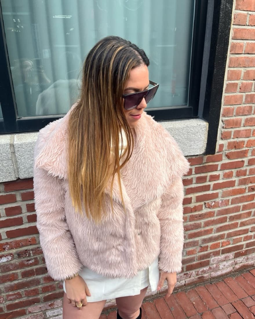 Cozy Faux Fur Jacket with Chic Style - Image 4