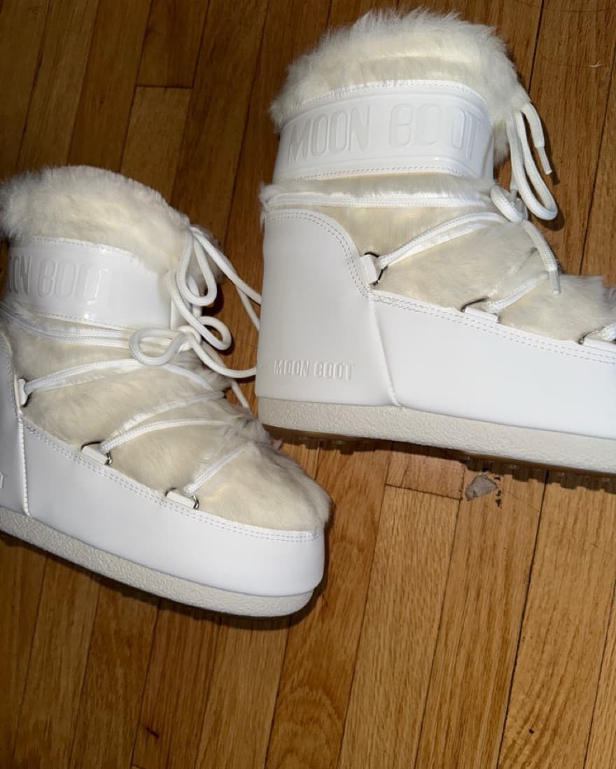 Moon Boots White Faux Fur 36/38 - Image 1