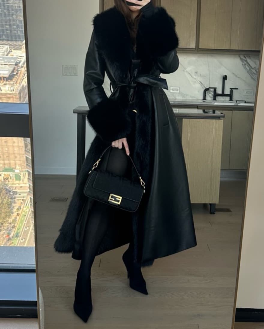 Fendi Baguette Black/Gold - Image 2