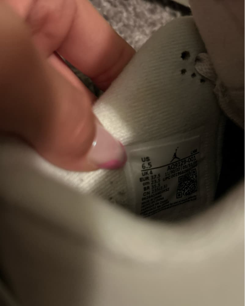 Jordan 4 Frozen Moments - Image 3