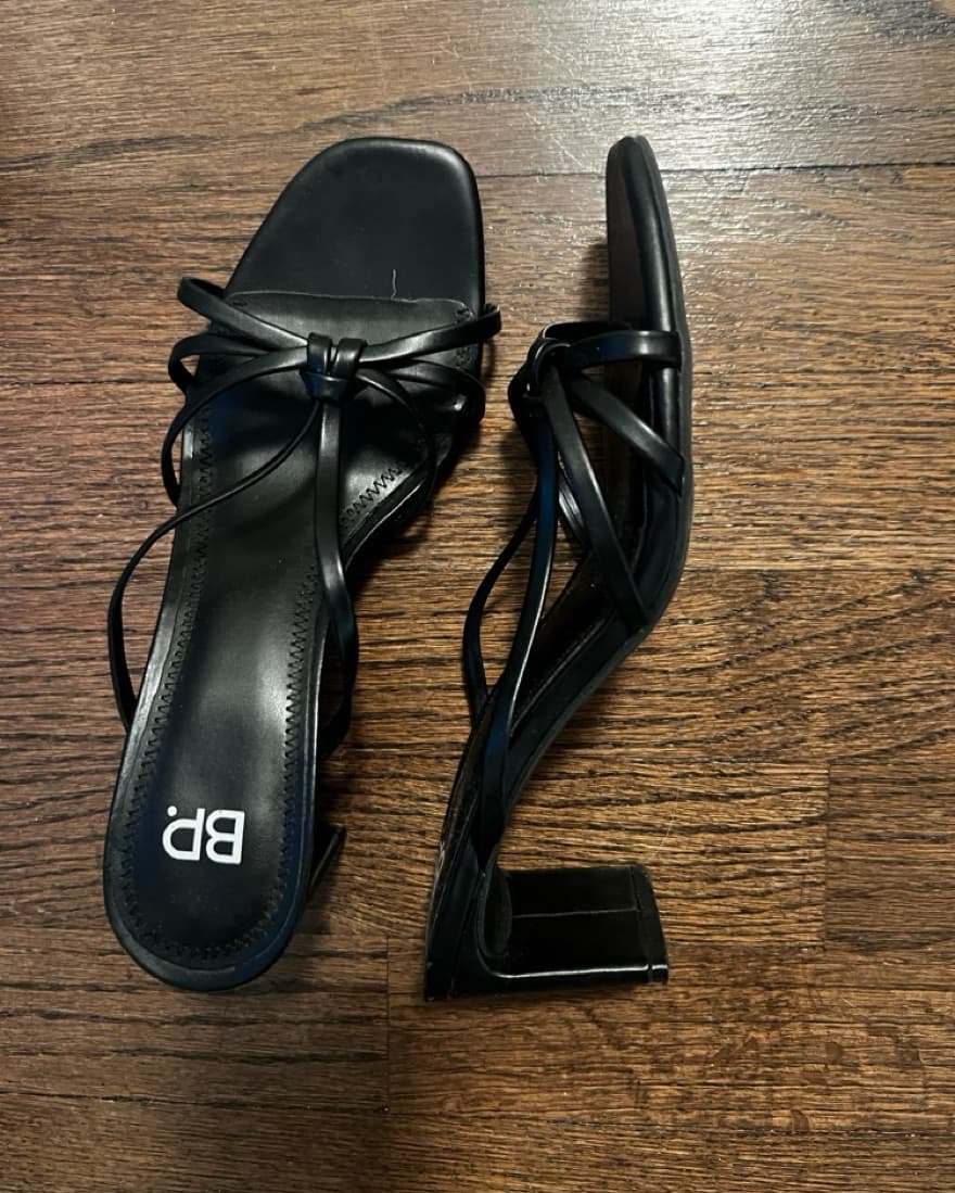 Size 6 BP Small Heels - Image 3