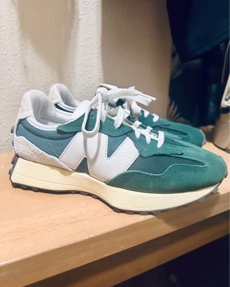 Retro New Balance 327 Sneakers - Image 1