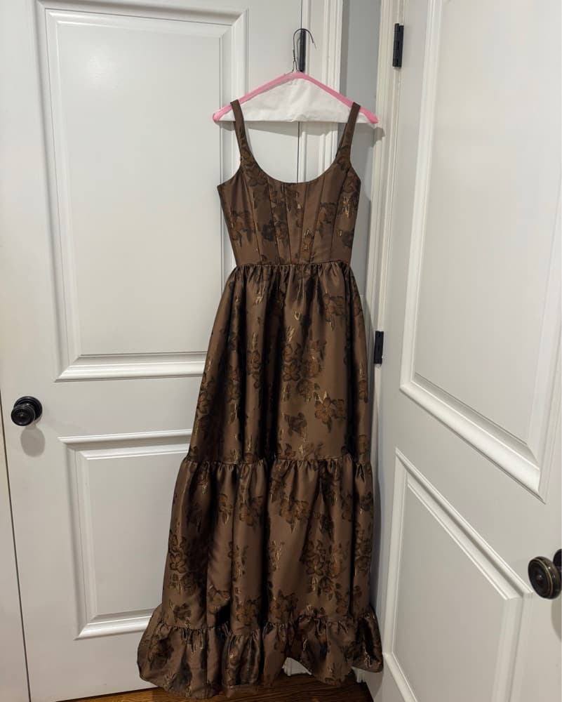 V Chapman Avery dress In cocoa Baroque  - Image 5
