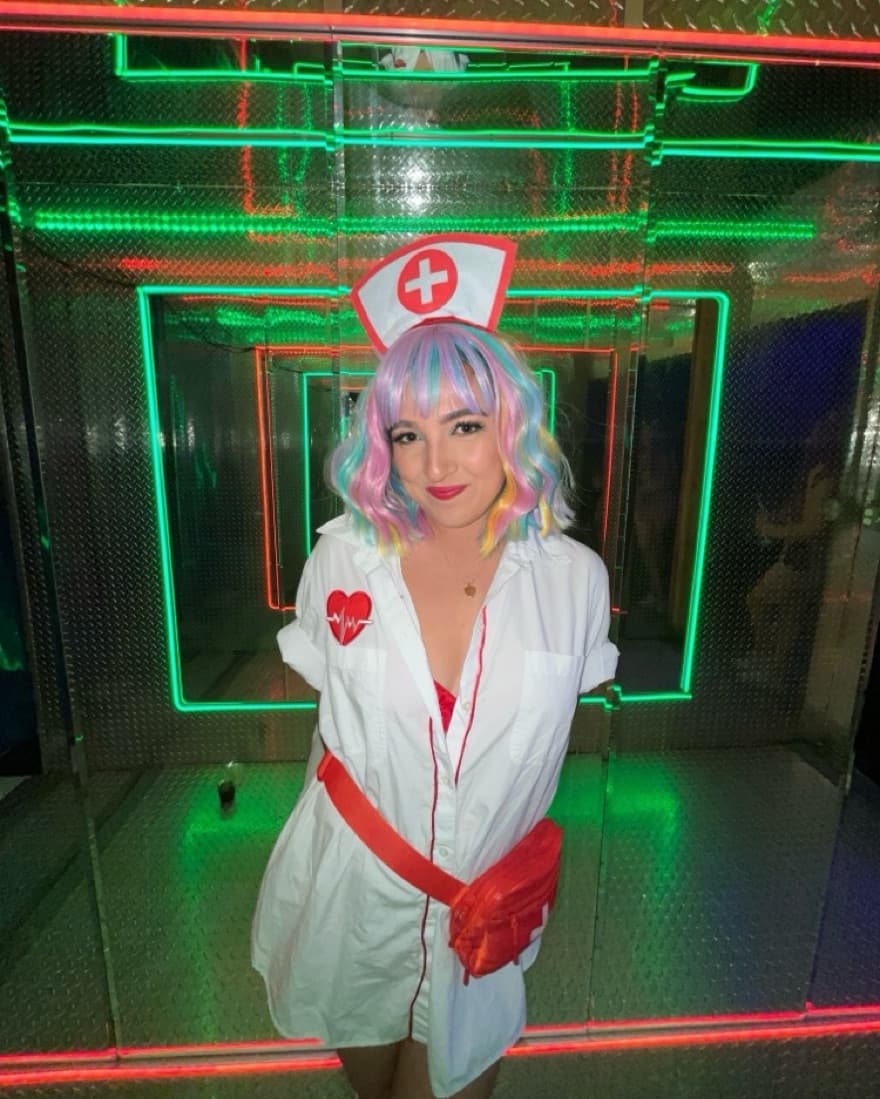 Promising Young Woman Costume - Image 1