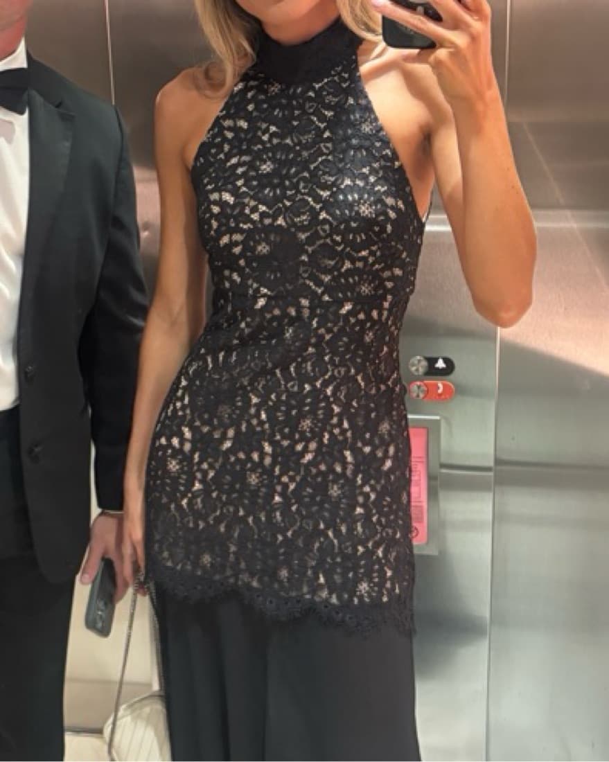 L’Academie Lace Gown - Image 3