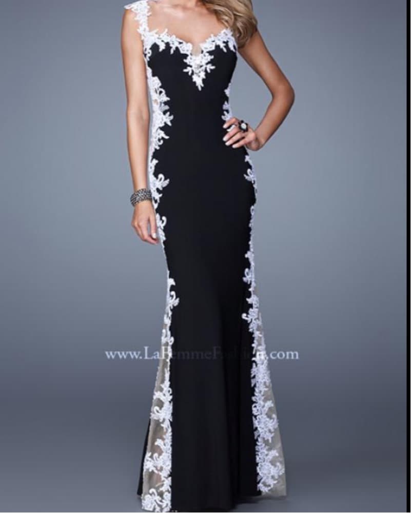 White Lace Embellished Black Gown - Image 2
