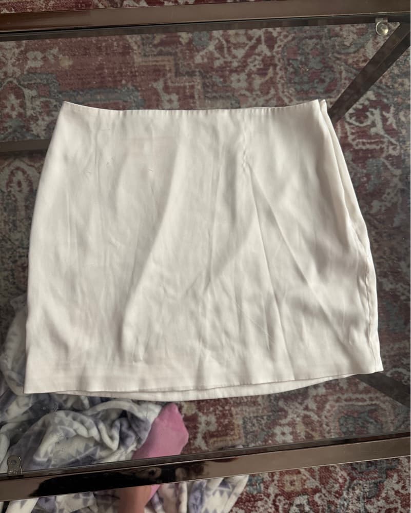 Aritizia White Mini skirt - Image 2