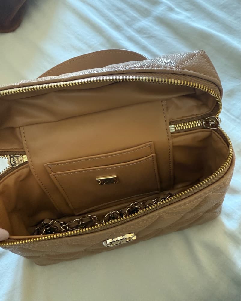 Elegant Quilted Beige Handbag - Image 4