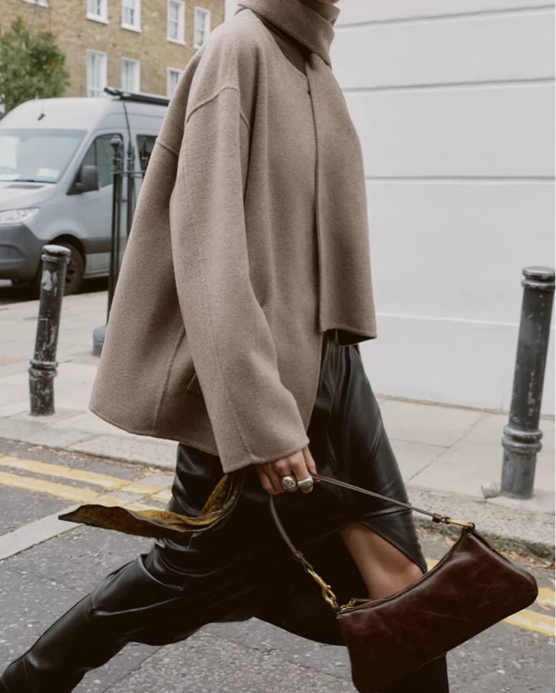 Black Chic Wool Coat with Scarf - Image 5