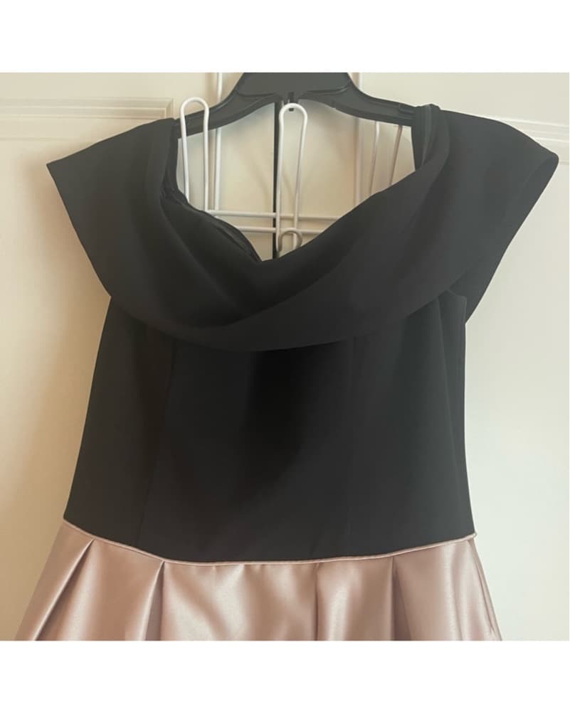 Elegant Two-Tone Formal Gown - Image 3