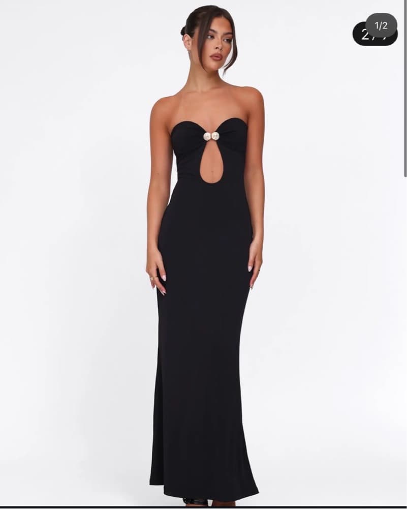 Elegant Black Keyhole Gown - Image 1