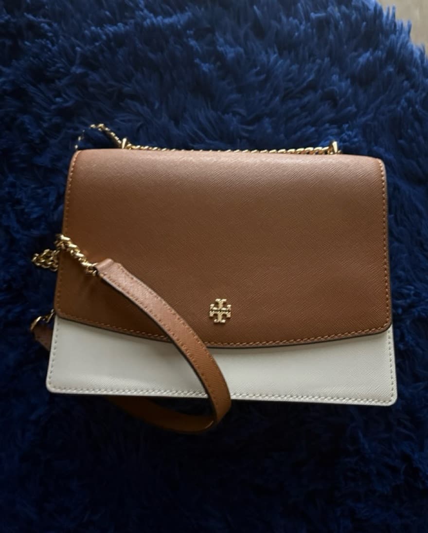 Elegant Two-Tone Crossbody Bag - Image 1