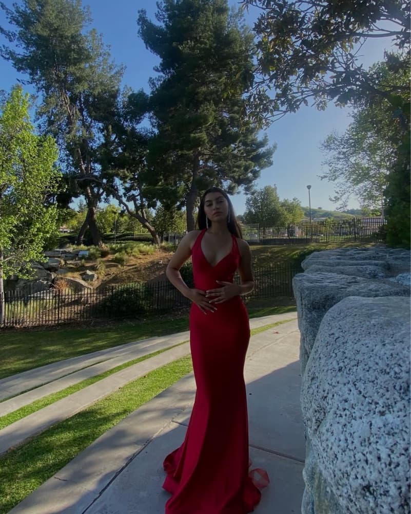 Elegant Red Mermaid Gown - Image 3