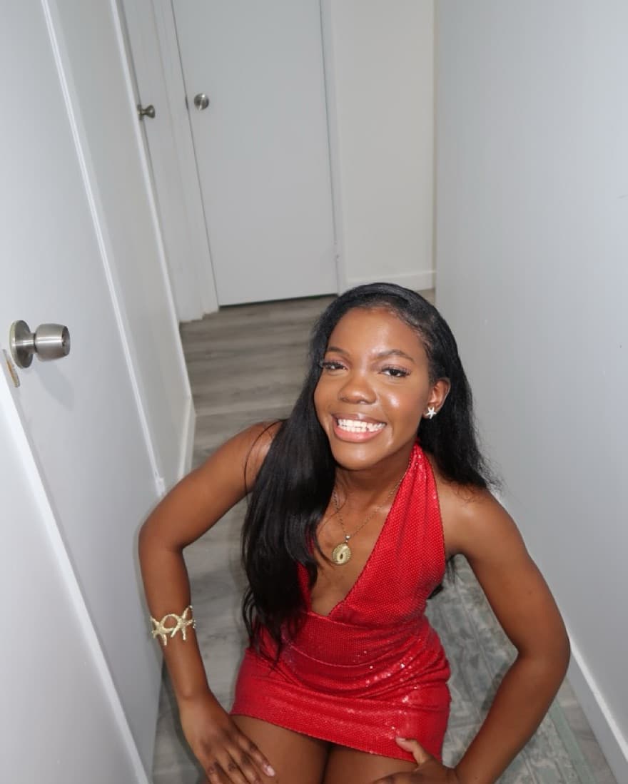 Stunning Sequined Red Dress - Image 3