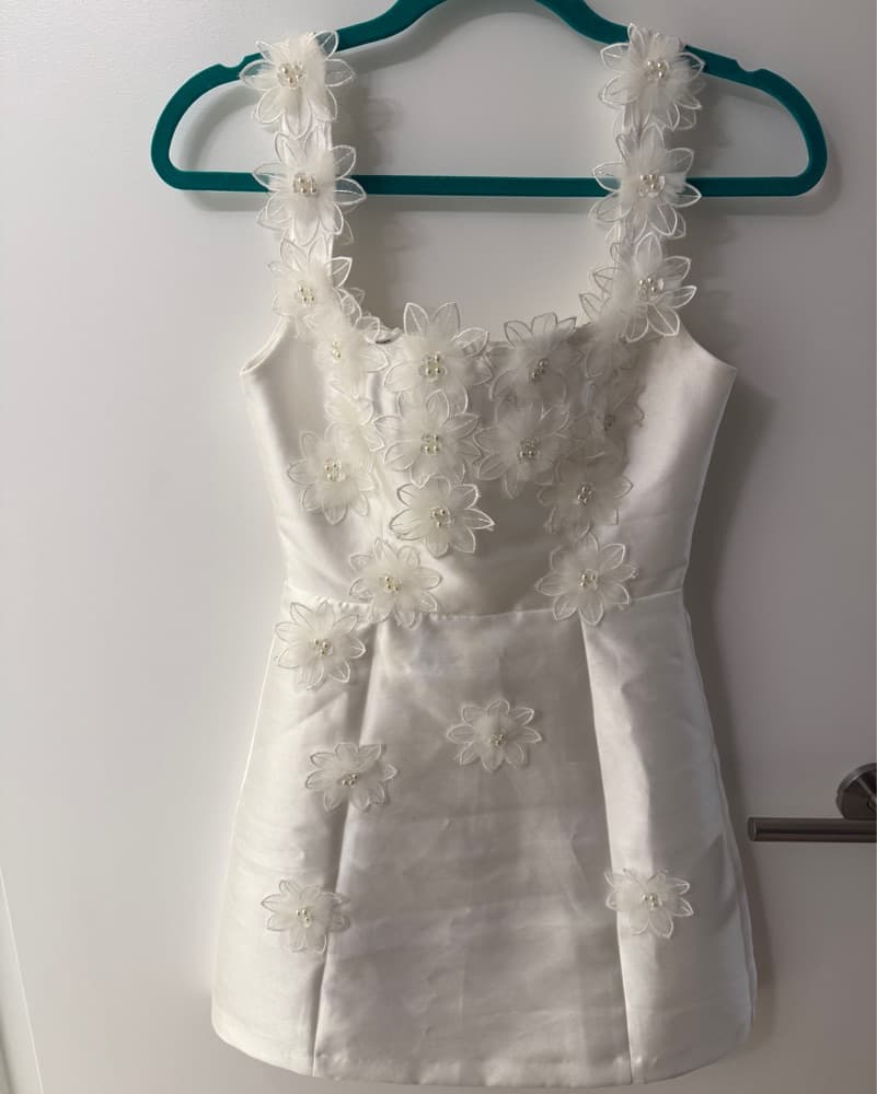 Elegant White Floral Dress - Image 2