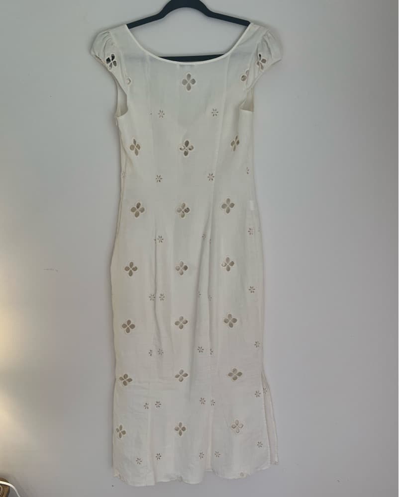 Elegant Embroidered Midi Dress - Image 2