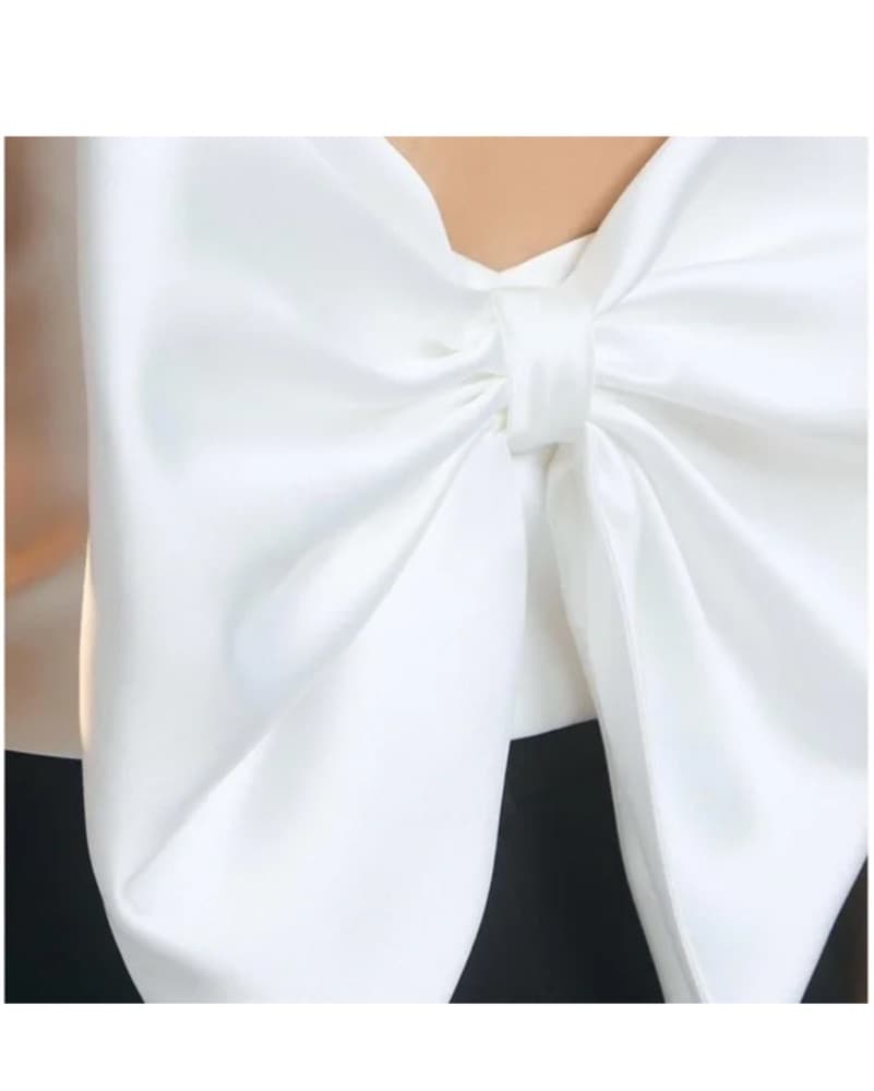 Elegant Bow-Tie Halter Crop Top - Image 3