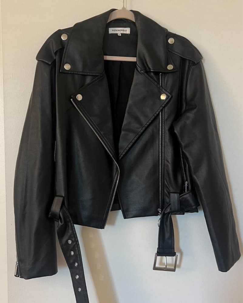 We wore what oversized leather jacket  - Image 5
