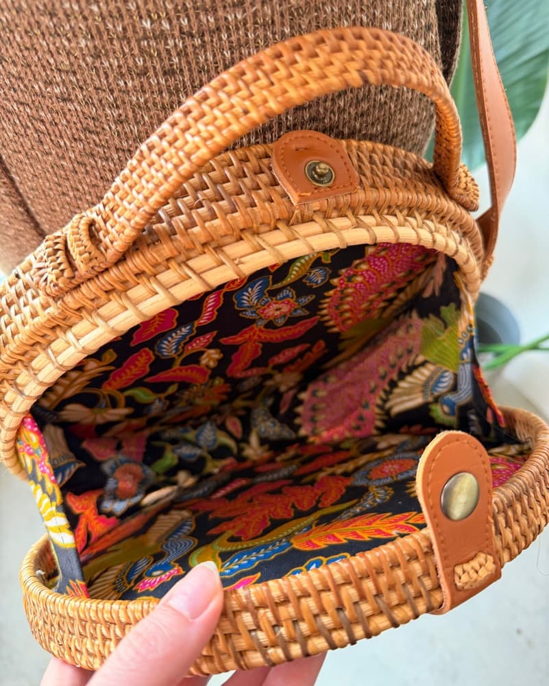 Round Rattan Crossbody Bag – Summer / Va - Image 3