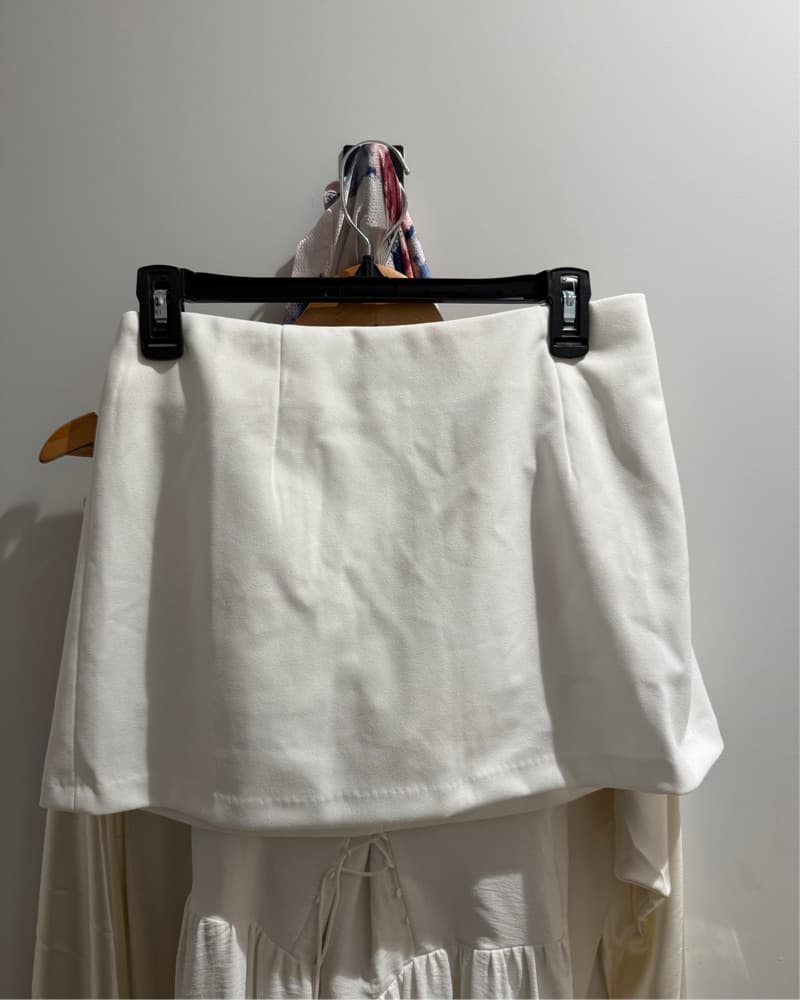 Versatile White Mini Skort - Image 3
