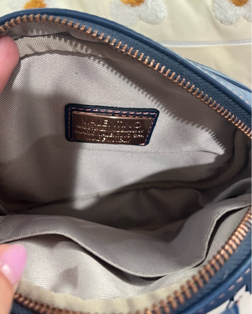 Vintage Valentino Quilted Crossbody Bag - Image 5