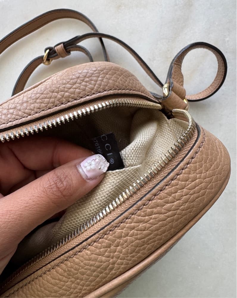 Chic Gucci Crossbody Bag - Image 5