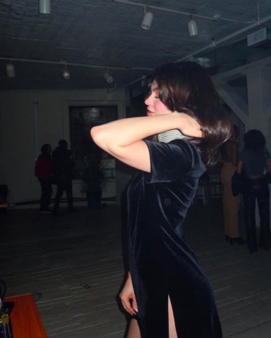 vintage velvet pearl mini dress/shirt - Image 3