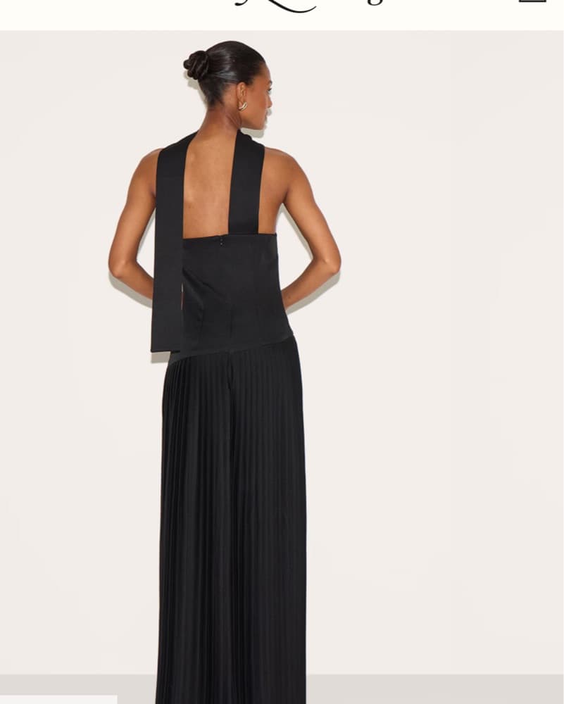 Sleek and Sophisticated Black Pleated Maxi Dress - Image 4