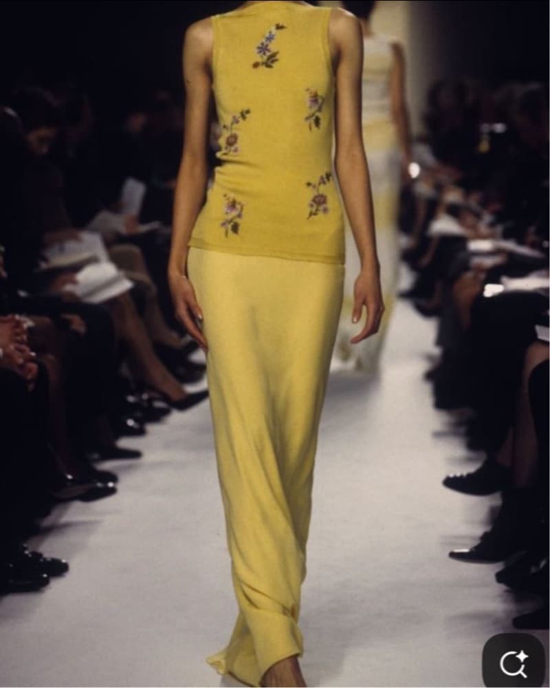 Oscar De La Renta Embroidered Flower Top - Image 1