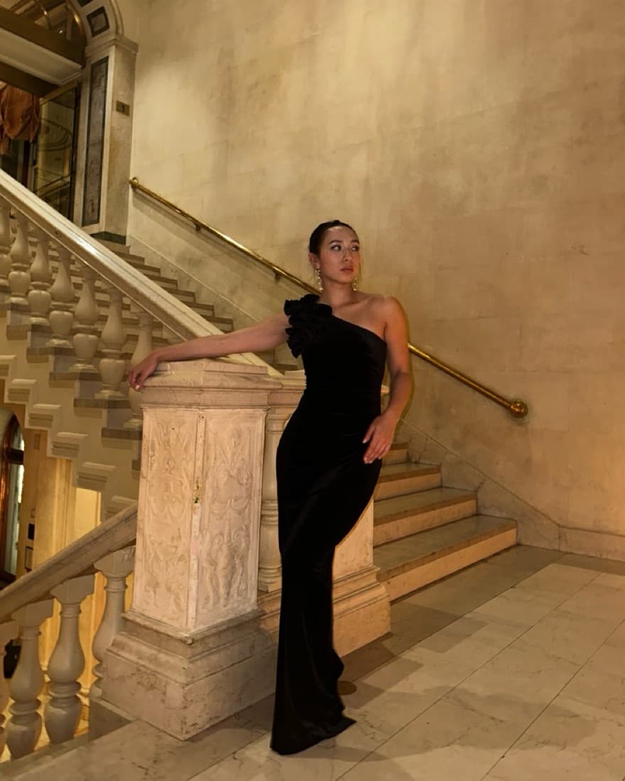 Stunning One-Shoulder Black Velvet Gown - Image 1