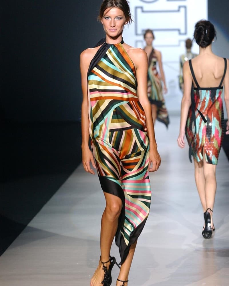 Gisele Bundchen Runway Fashion Show Evnt - Image 6