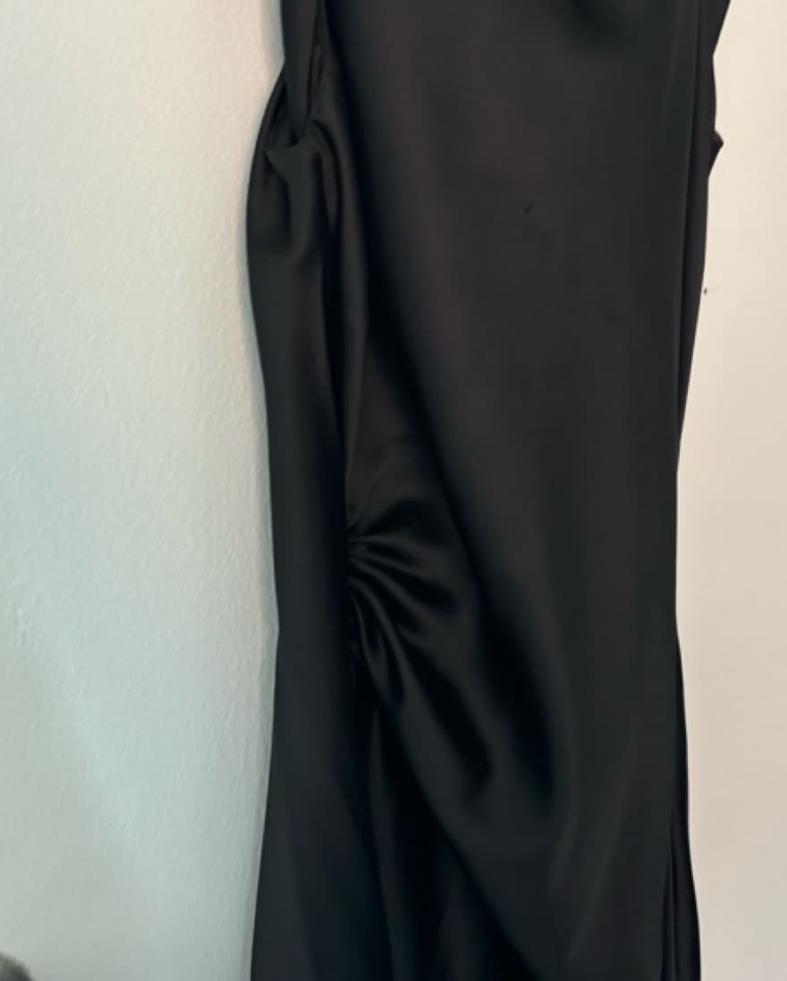 Sleek Black Zara Midi Dress - Image 6