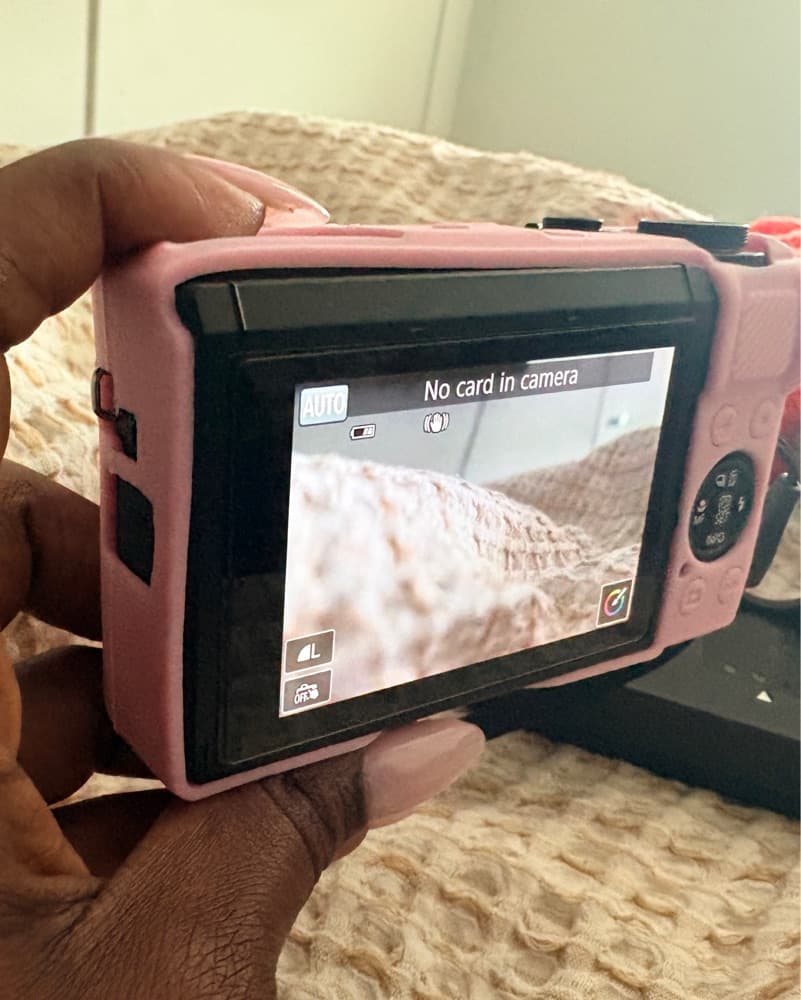 Stylish Canon Camera in Chic Pink - Image 3