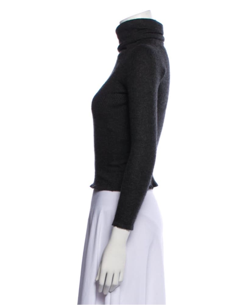 Vintae chanel Cashmere Sweater  - Image 3