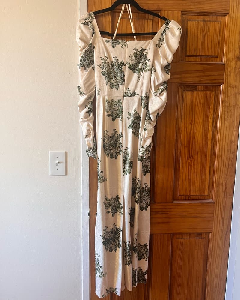 Beautiful Puff Sleeve Holiday Dress - Image 4