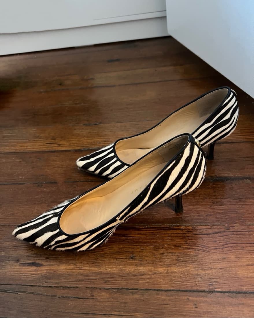 VINTAGE ZEBRA PRINT KITTEN HEELS - Image 1