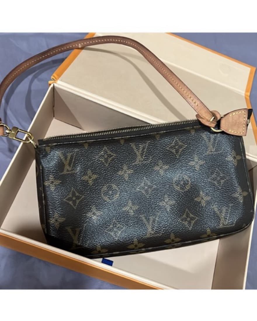 Louis Vuitton Pochette Assessoires - Image 4