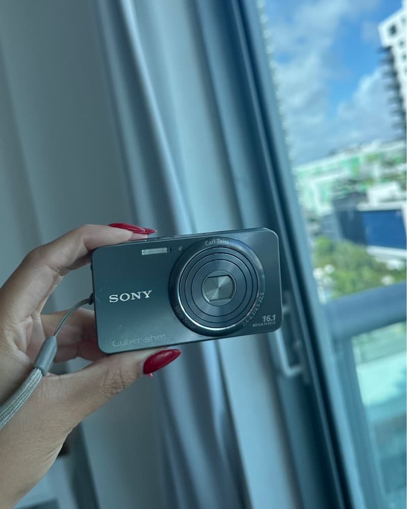 Sony Cybershot DSC-W570 - Image 1