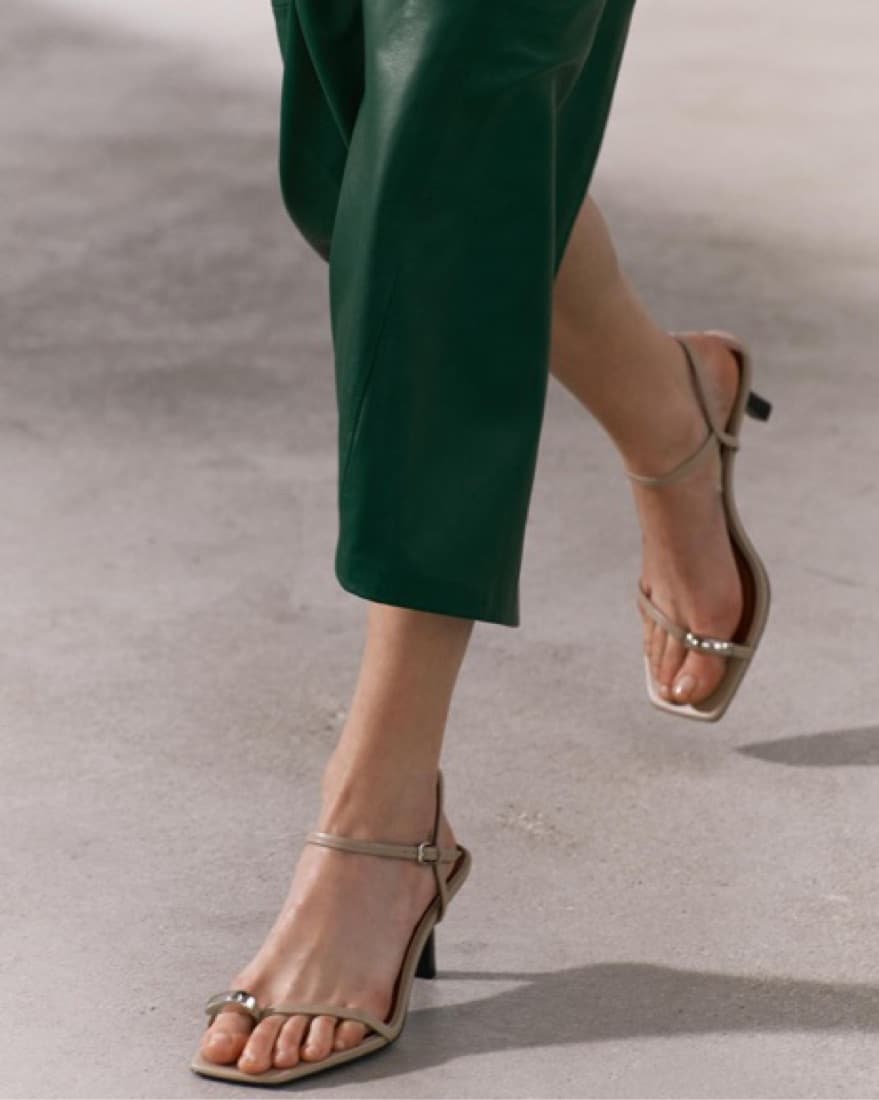 Heeled Toe Post Sandal - Image 2
