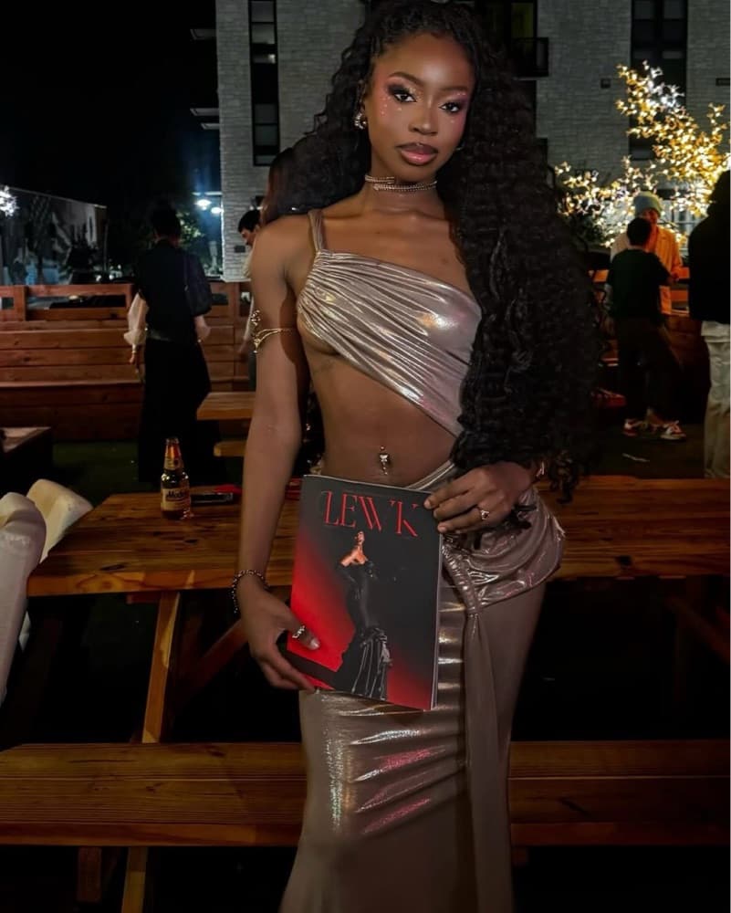 Captivating Metallic Mermaid Gown - Image 3